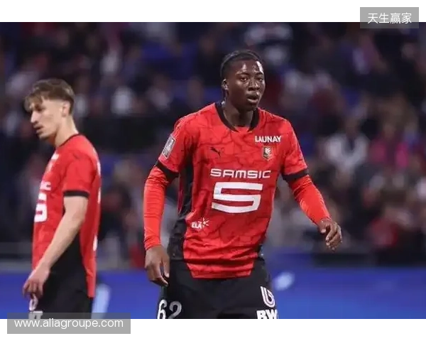 卫报记者:曼联考虑加强对雷恩前锋梅特的追求,身价3000万欧左右 卫报记者:曼联考虑加强对雷恩前锋梅特的追求,身价3000万欧左右