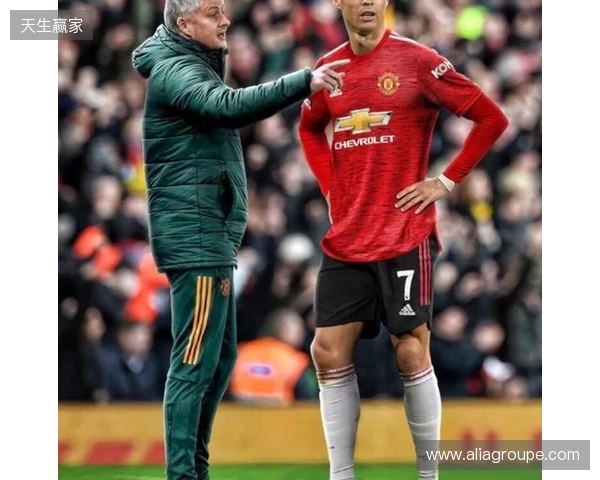 记者：因下赛季很大概率有欧冠踢，曼联想B费再至少留队1年