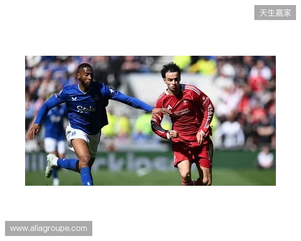 记者：琼斯正考虑结束16年红军生涯，维拉热刺国米有意